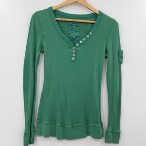 Y2K 2000s Long Sleeve Henley Top
Grunge Women's Size large green ribbed